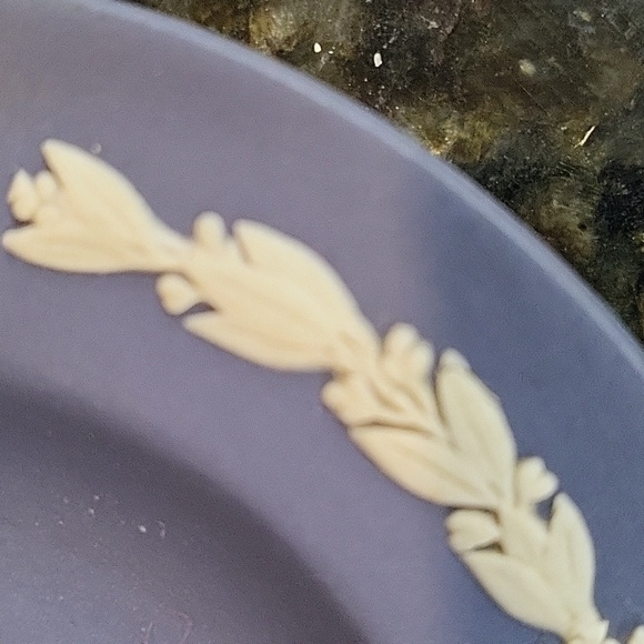 VINTAGE Wedgwood Jasperware White on Portland Dark Blue Trinket Dish Ashtray - Picture 3 of 5